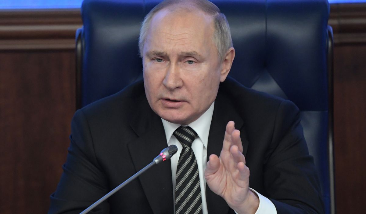 Vladimir Putin says West to blame for crisis in Europe,
keeps door open to talks 1