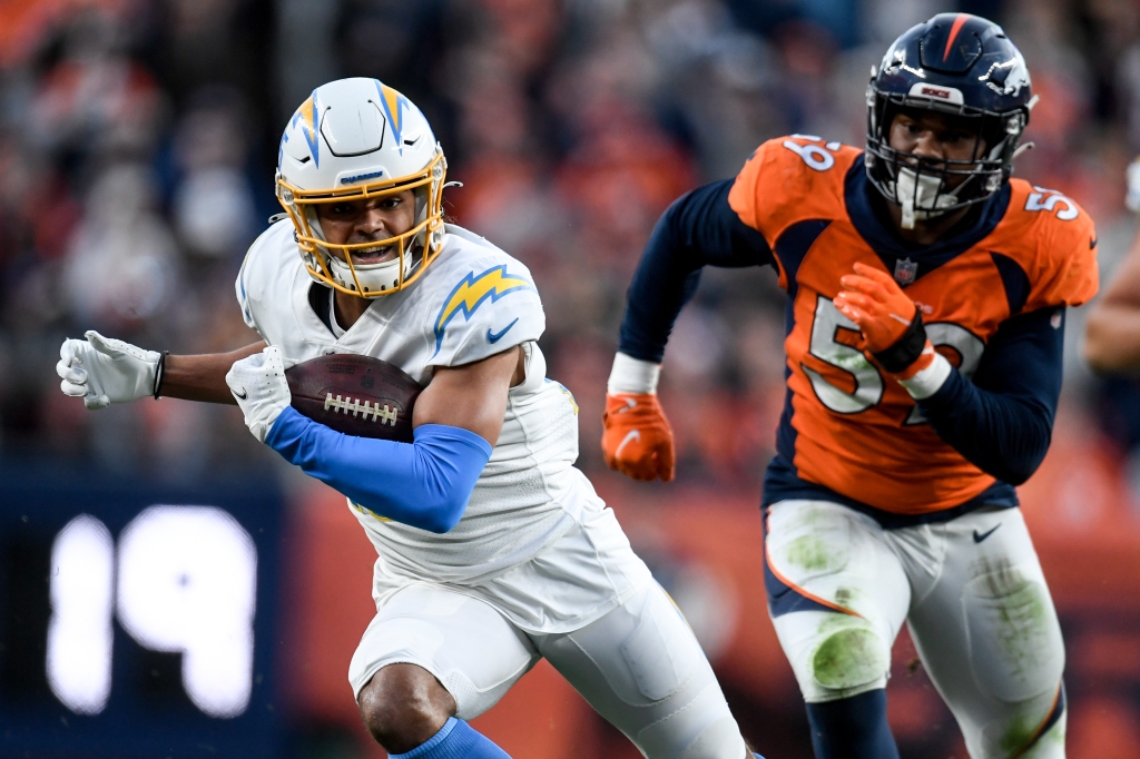 Vic Fangio on Broncos not experiencing COVID-19 wave:
“Relieved, but nervous” 1