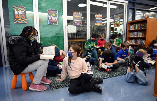 Colorado schools call on parents to help during substitute
teacher shortage 1