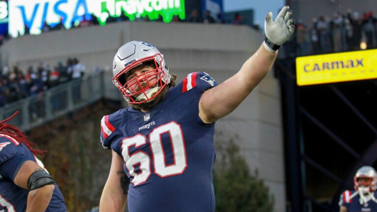 8 Patriots players questionable for Monday’s game against
the Bills 1