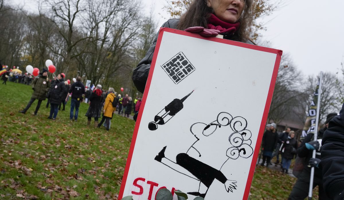 Anti-lockdown protesters march through Dutch city of
Utrecht 1