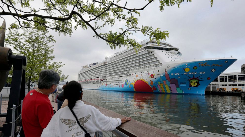 Cruise ship with COVID-19 infections has new
passengers 1