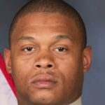 Officer, suspect killed in police chase crash near St.
Louis 8