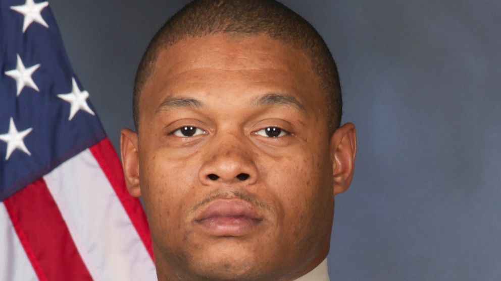 Officer, suspect killed in police chase crash near St.
Louis 1
