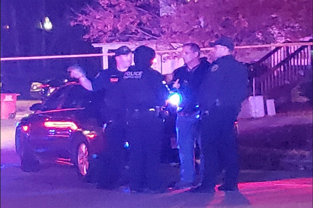 Police officer, two other victims killed in wild Georgia
shooting 1