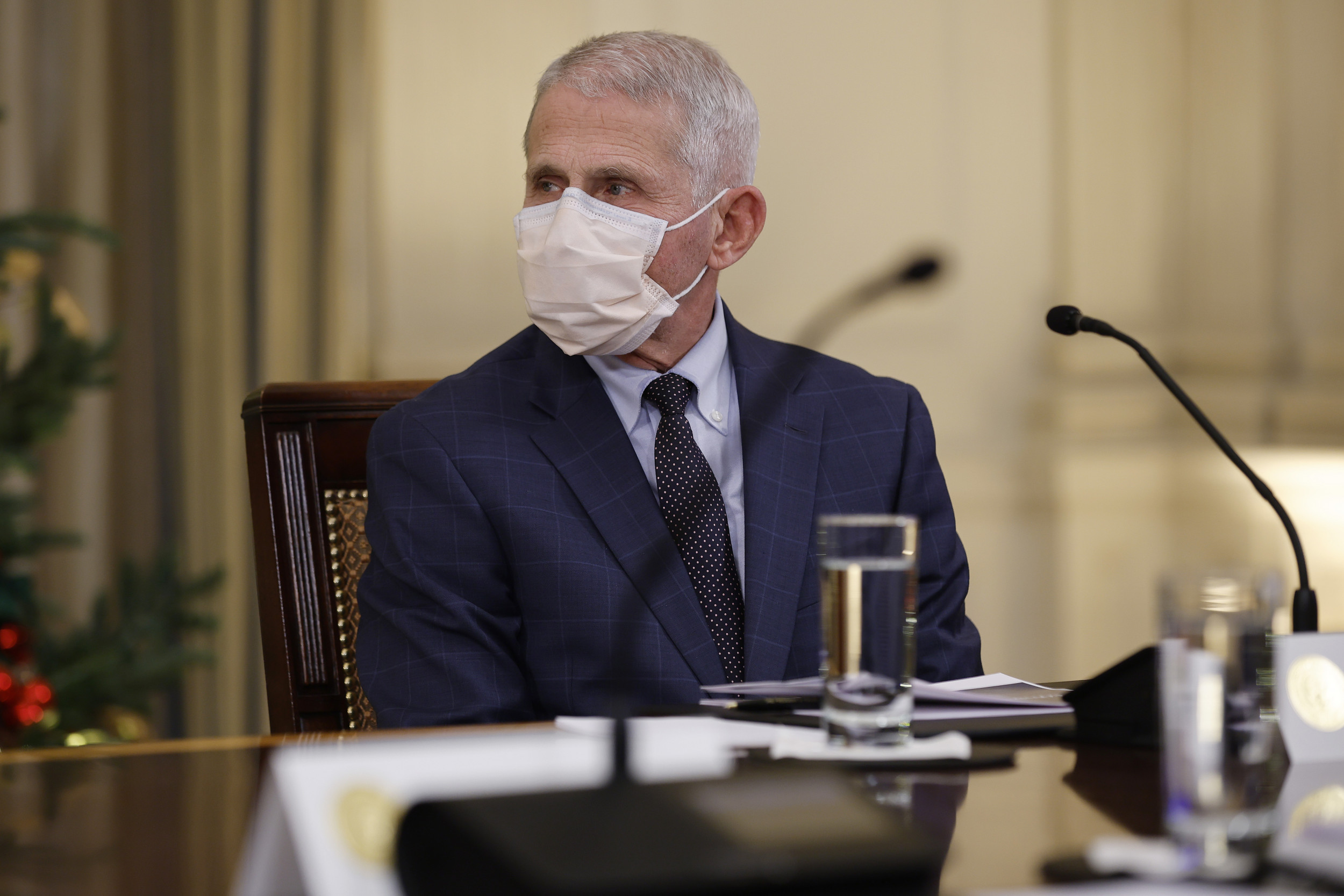 COVID-19 Live Updates: U.S. Surpasses 800,000 Deaths As
Omicron Sweeps Across Europe 1