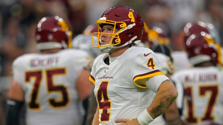 NFL considers testing vaccinated players for coronavirus
only when they have symptoms 1