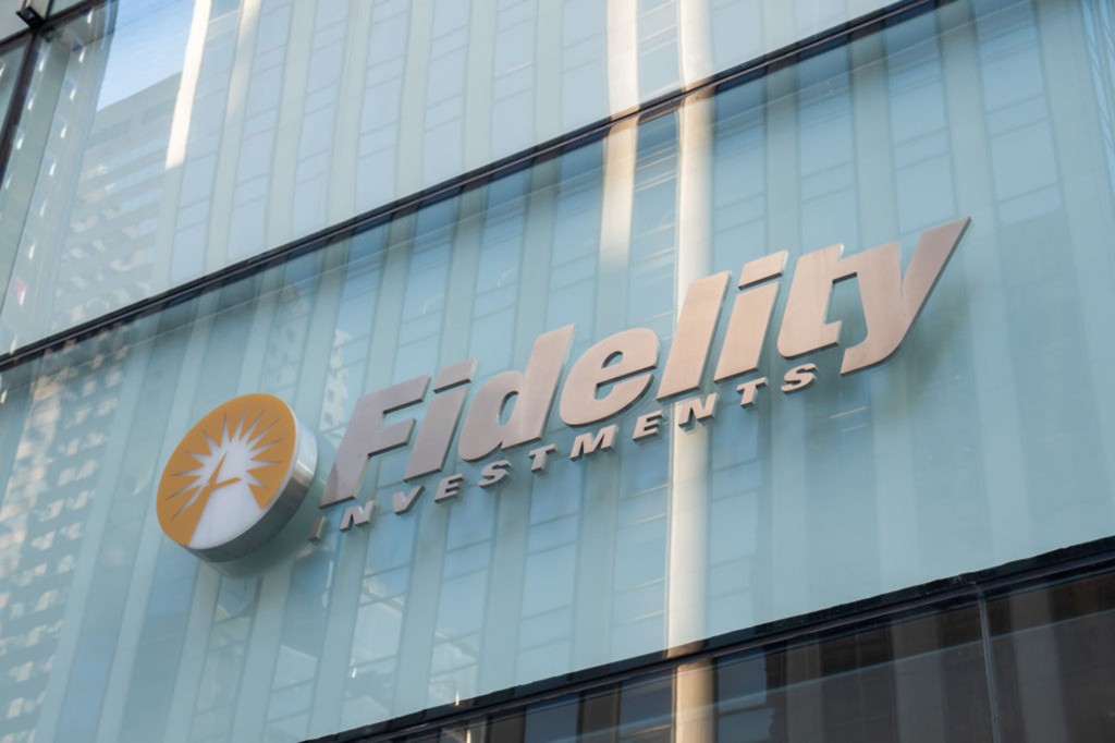 Fidelity pauses voluntary return-to-office plans in New
England 1