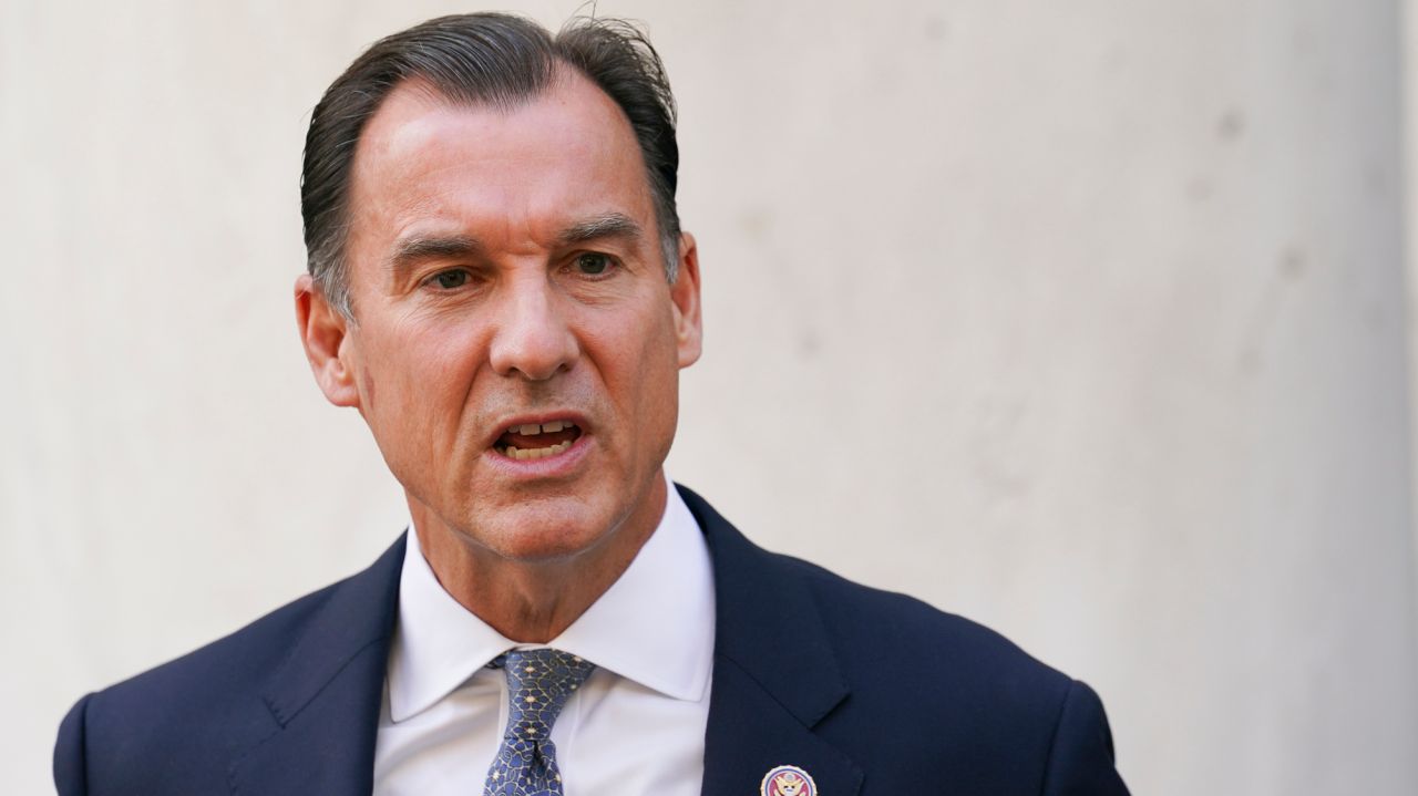 Suozzi: Gov. Hochul lacks plan, could 'do a better
job' on COVID-19 1