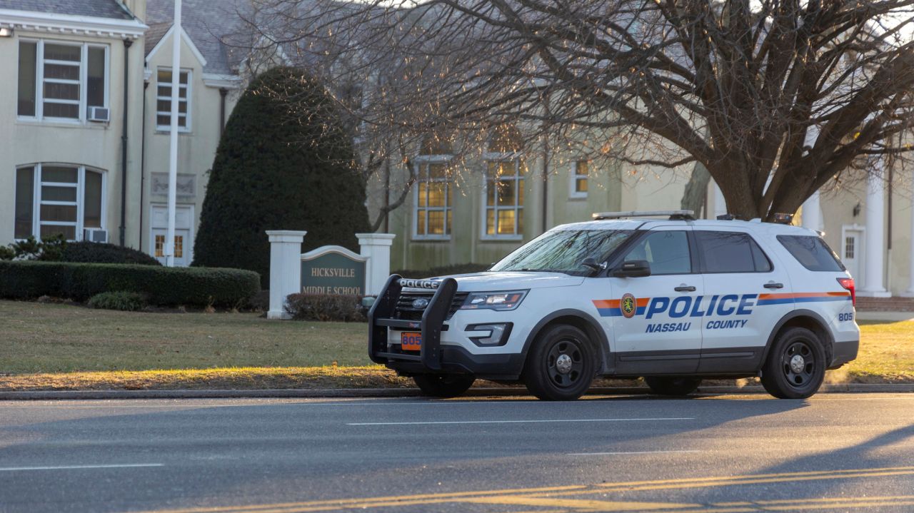 Threat prompts stepped up security at Hicksville
schools, official says 1