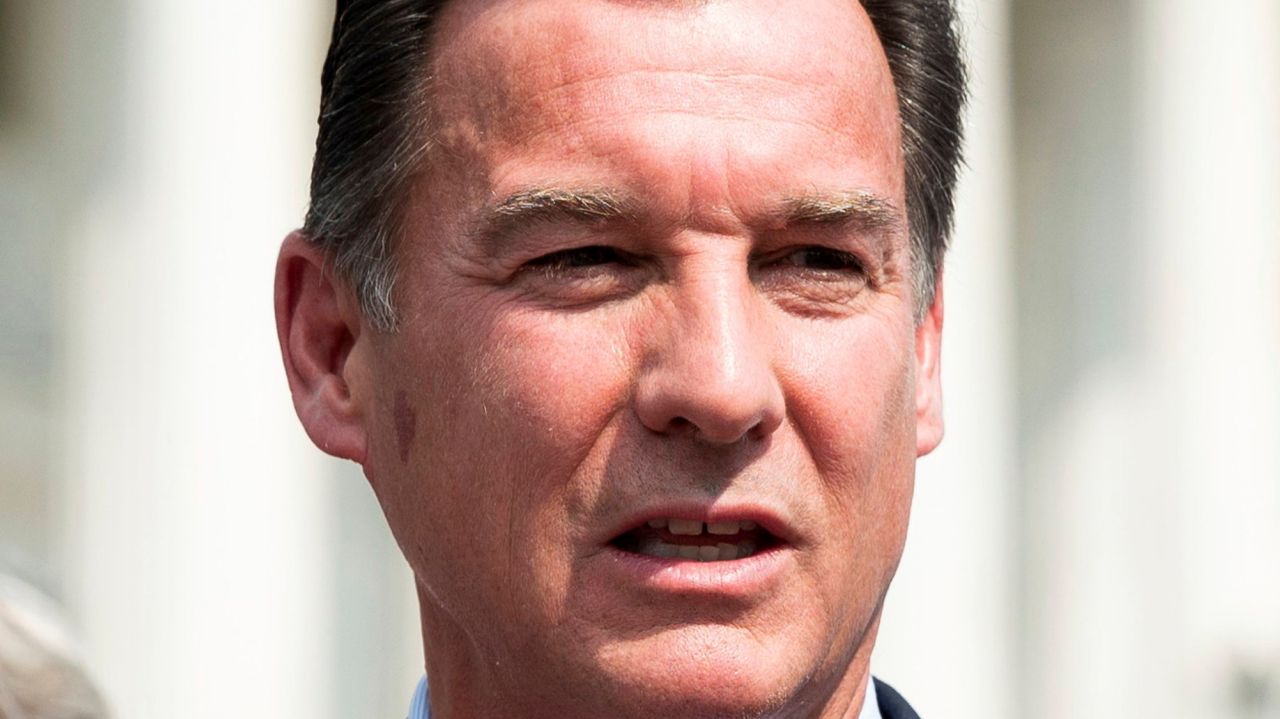 Suozzi faults Gov. Hochul over rollout of new vaccine/mask
mandate 1