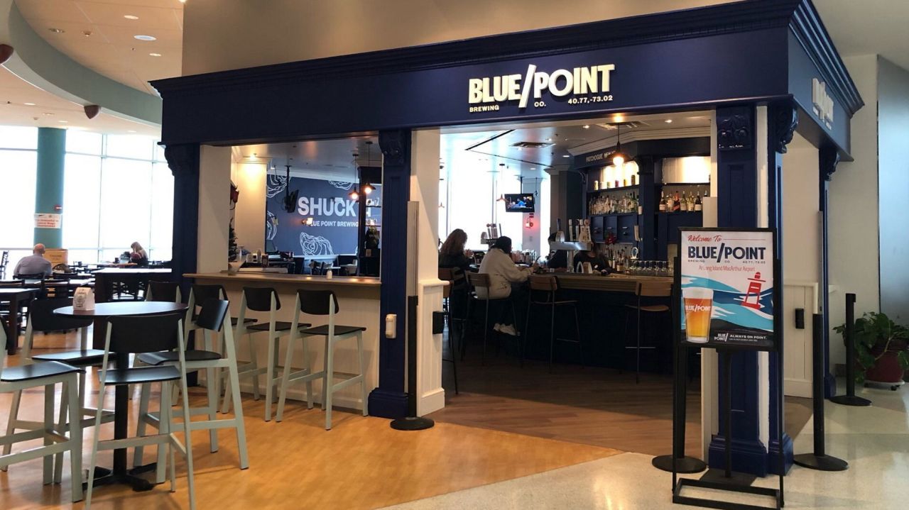 Blue Point Brewing Co. opens location at MacArthur
Airport 1