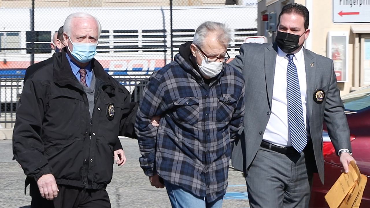 DA's office: Driver who 'walked away' from crash that
killed Nicki Minaj's father indicted 1