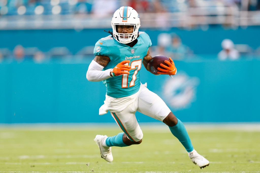 Dolphins won’t have Jaylen Waddle and are thin at RB vs.
Jets due to COVID-19 1