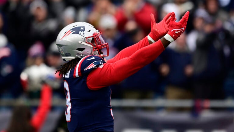 NFL expert Boomer Esiason is picking the Patriots to beat
Bills 1