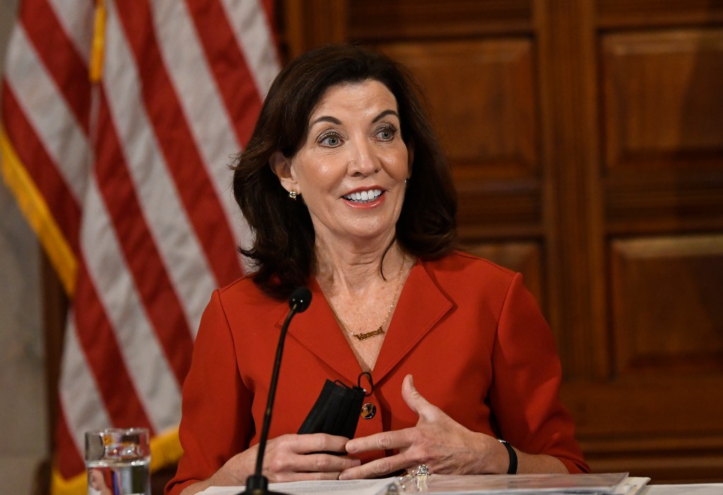 Mask revolt spurs Gov. Hochul to have state enforce new
business mandate 1