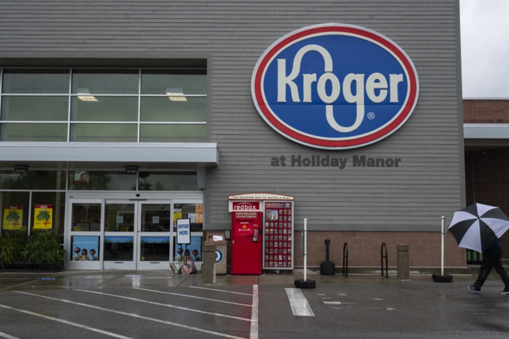 Kroger will end some COVID-19 benefits for unvaccinated
workers 1