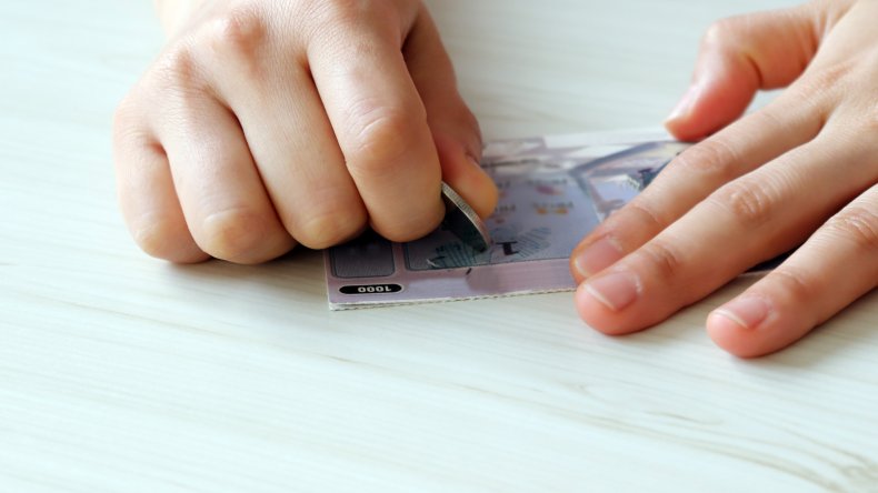 Man Wins $1M on Lottery Ticket With Word 'Heart' After
Undergoing Open-Heart Surgery 1