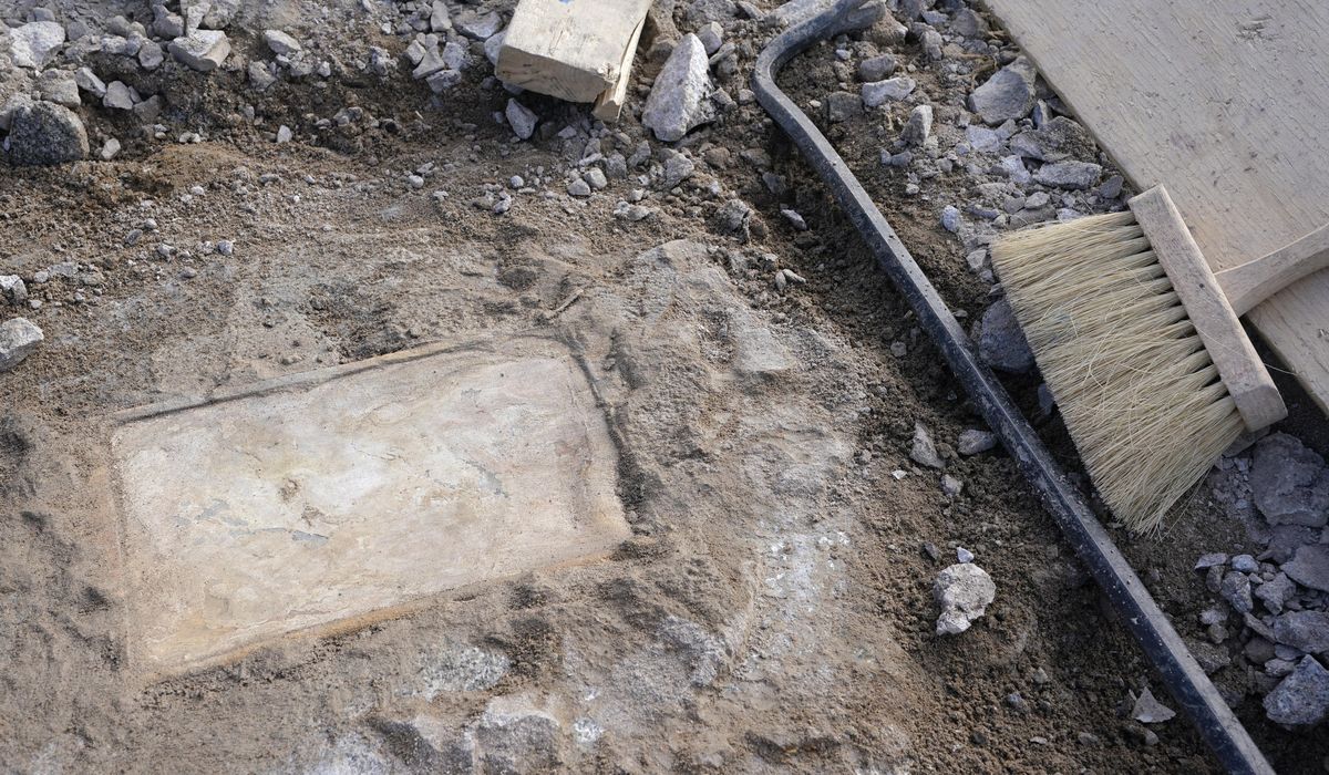 1887 time capsule found at base of Lee statue to be
opened 1