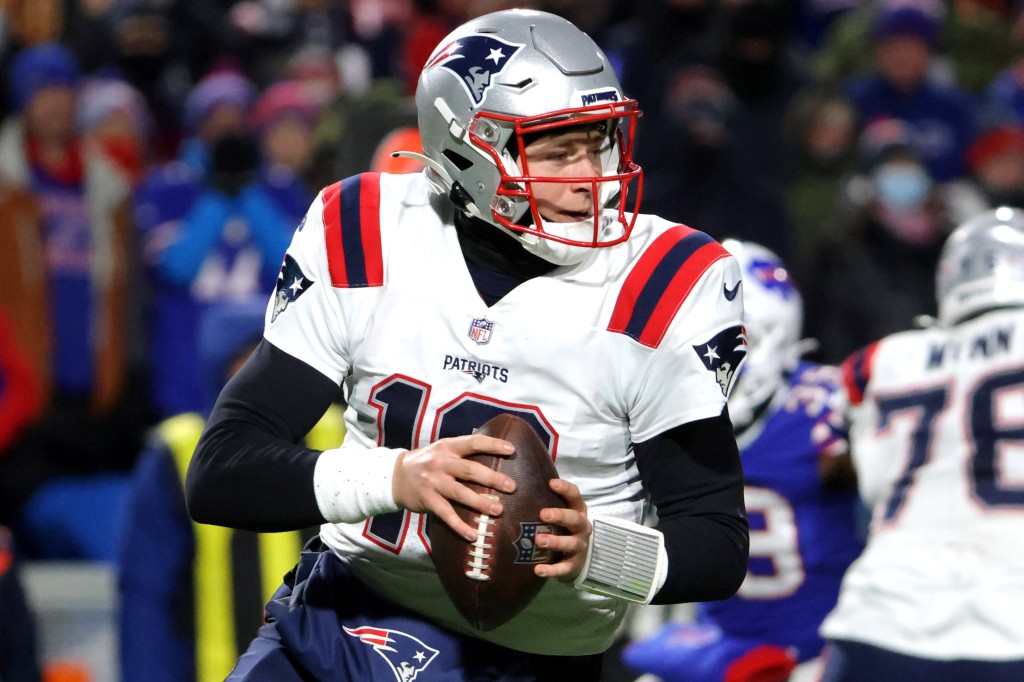 Patriots vs. Colts odds, analysis and predictions for
Saturday Week 15 game 1
