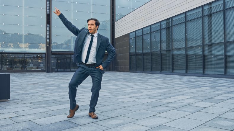 Teacher Schools Kids With Impressive Dance Moves in Video
Viewed 18M Times 1