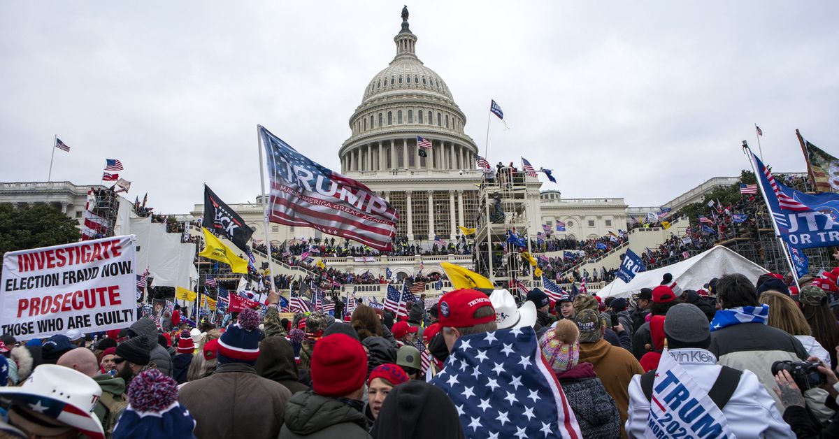 Aurora man accused of assaulting officer with flagpole at
Capitol riot; faces five felonies 1