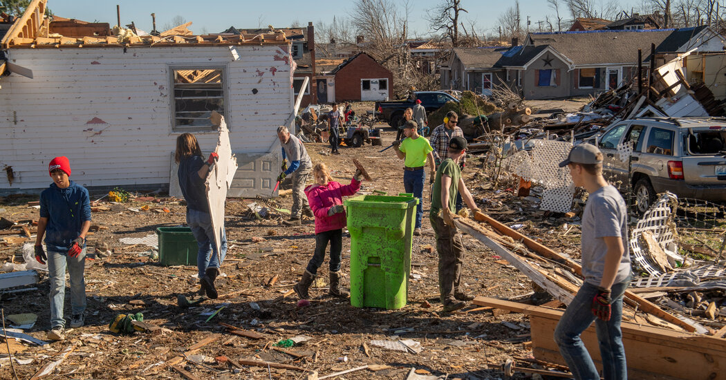 Jail Officer Who Led Others to Safety Is Among the 74 Killed
in Tornadoes 1
