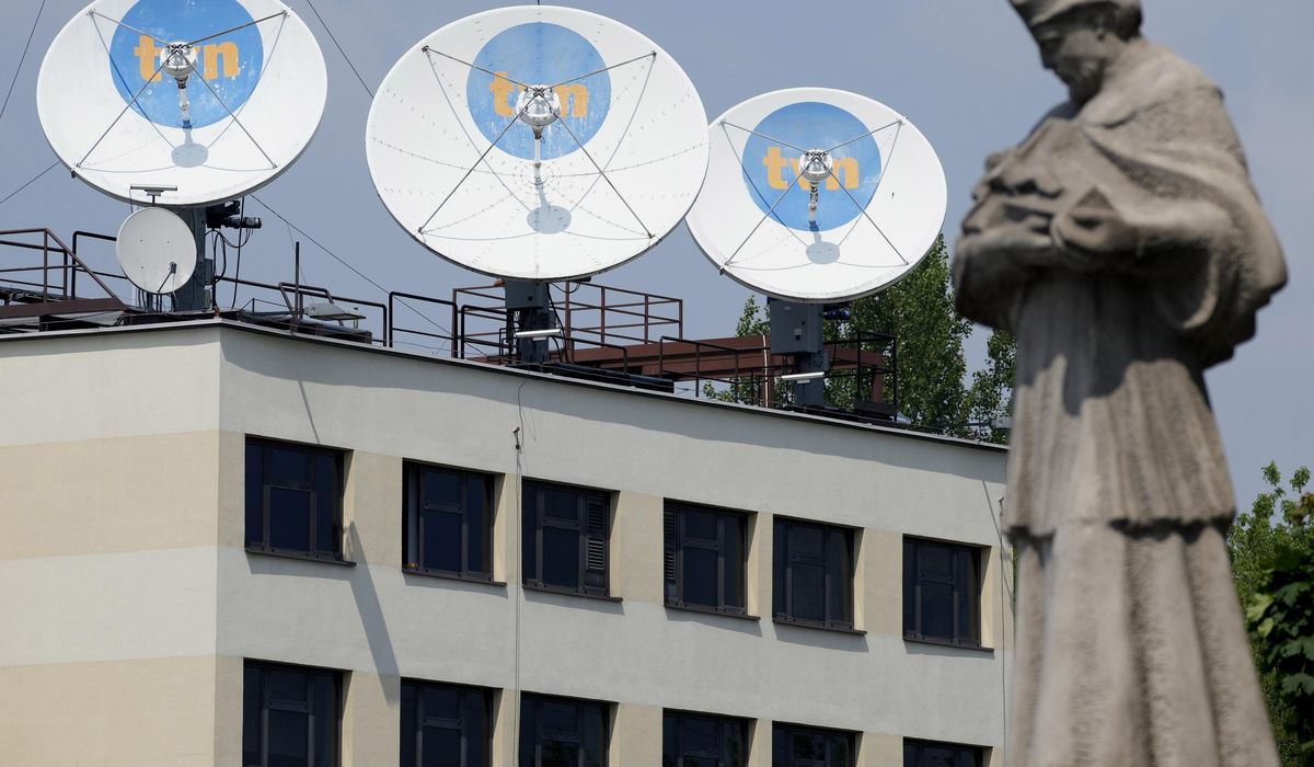 Poles protest across the country to defend media
freedom 1