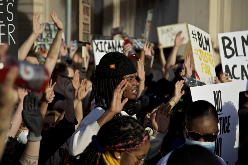 Oregon Man Pleads Guilty to Throwing Lit Firework at
Courthouse During Portland Protests 1