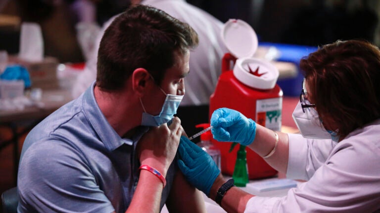 Long waits, confusion at City Hall’s COVID-19 vaccine
clinic 1