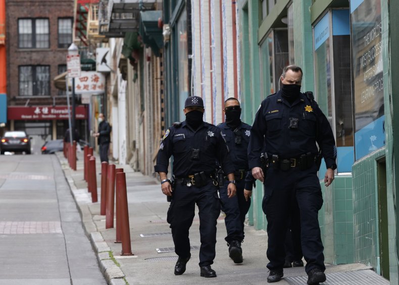 Restaurant Apologizes for Turning Away Armed Officers: 'We
Made a Mistake' 1