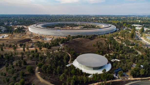 Apple says it is delaying return to offices
indefinitely 1
