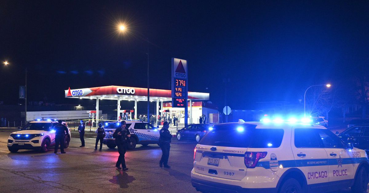 Chicago police officer shot on South Side 1
