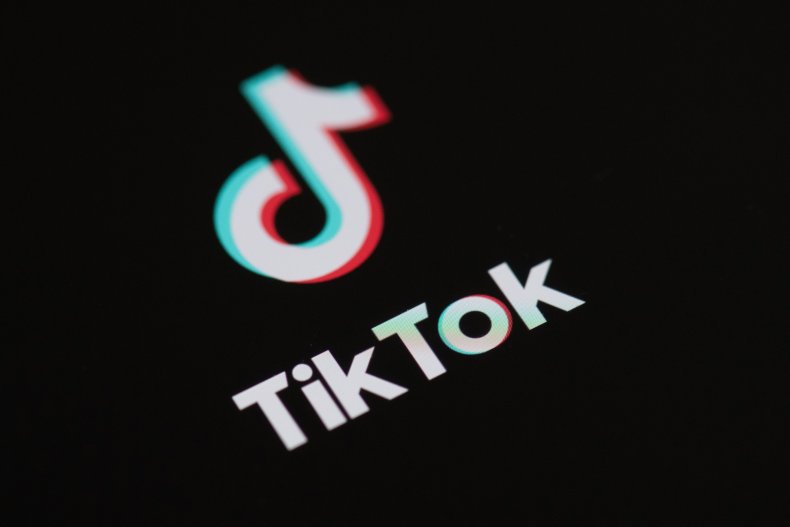 As Schools Close Across U.S., TikTok Finds 'No Evidence' of
Shooting Threats 1