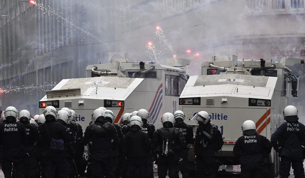 Belgian police use water, tear gas on COVID-19
protesters 1