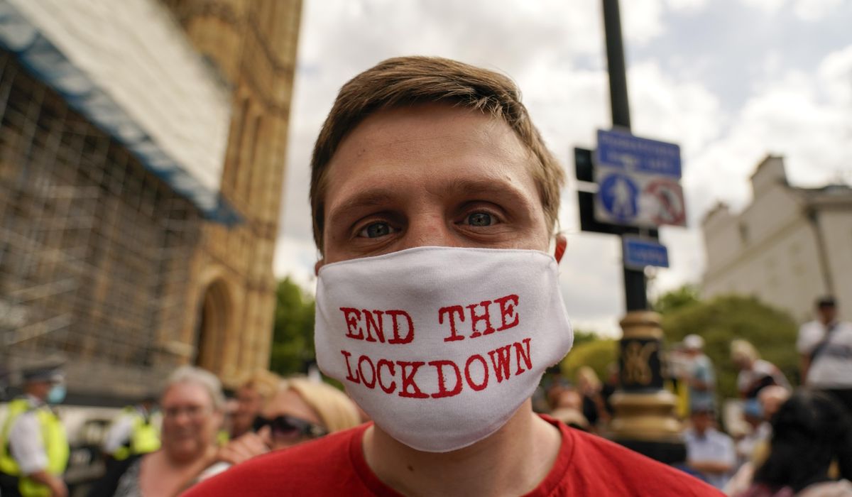 U.K. police clash with anti-lockdown protesters over COVID
restrictions 1