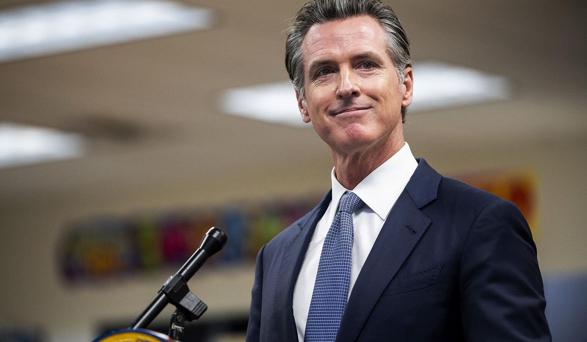 California reinstates indoor mask mandate 1