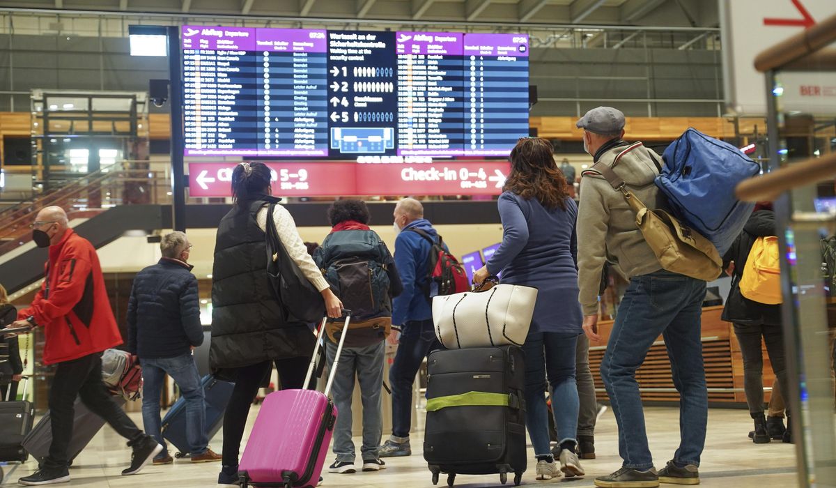 Netherlands 'going into lockdown again' to curb
omicron 1