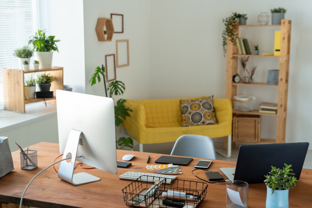 Hybrid work schedule? Here’s how to navigate a part-home,
part-office setup 1