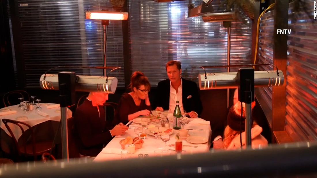 Sarah Palin spotted dining at restaurant after positive
Covid-19 test 1