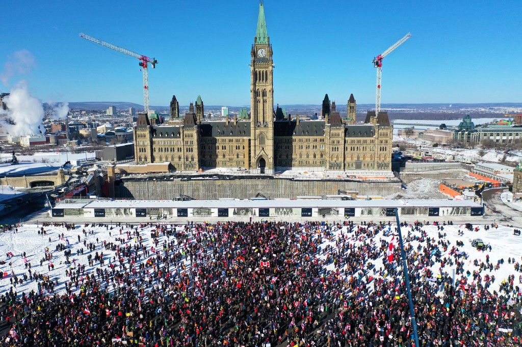 Cops investigating after protesters allegedly urinated on
Canadian monuments 1