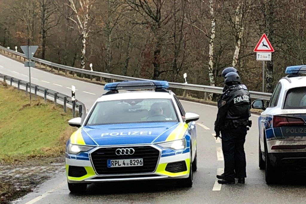 Two German police officers killed during routine traffic
stop 1