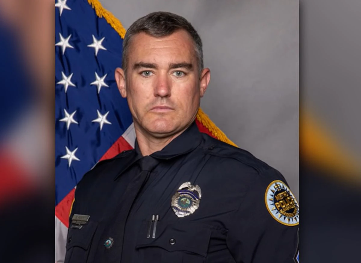 Nine officers open fire on man wielding box cutter during
incident on Nashville highway 1