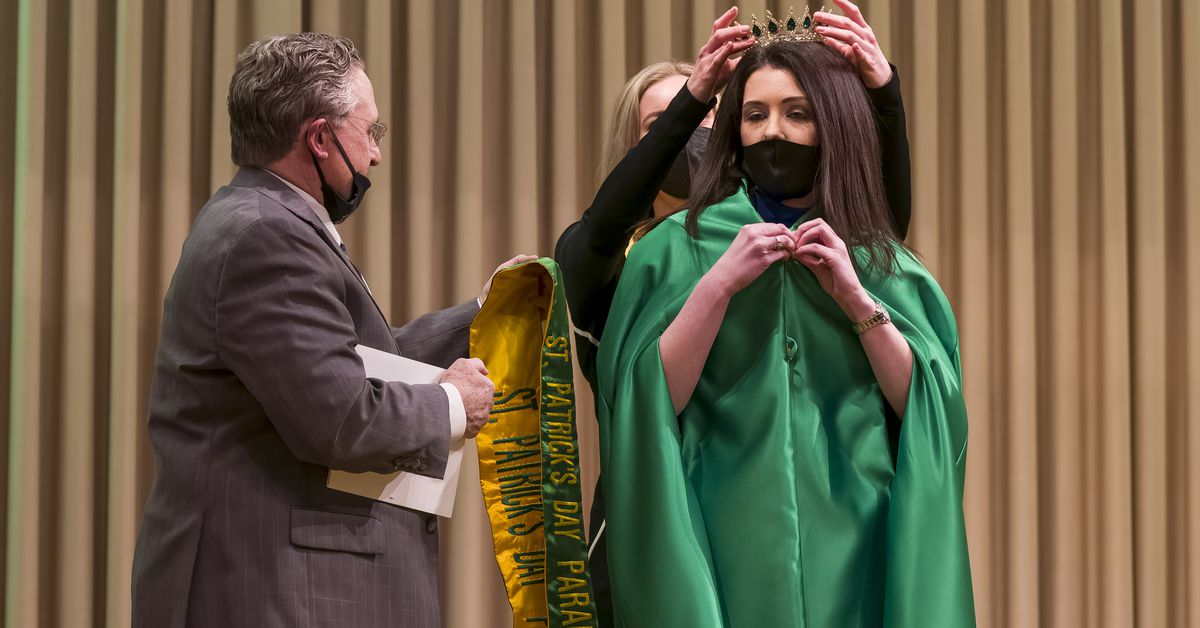 After COVID-19 cancellations, Chicago cop crowned queen of
downtown St. Patrick’s Day Parade 1