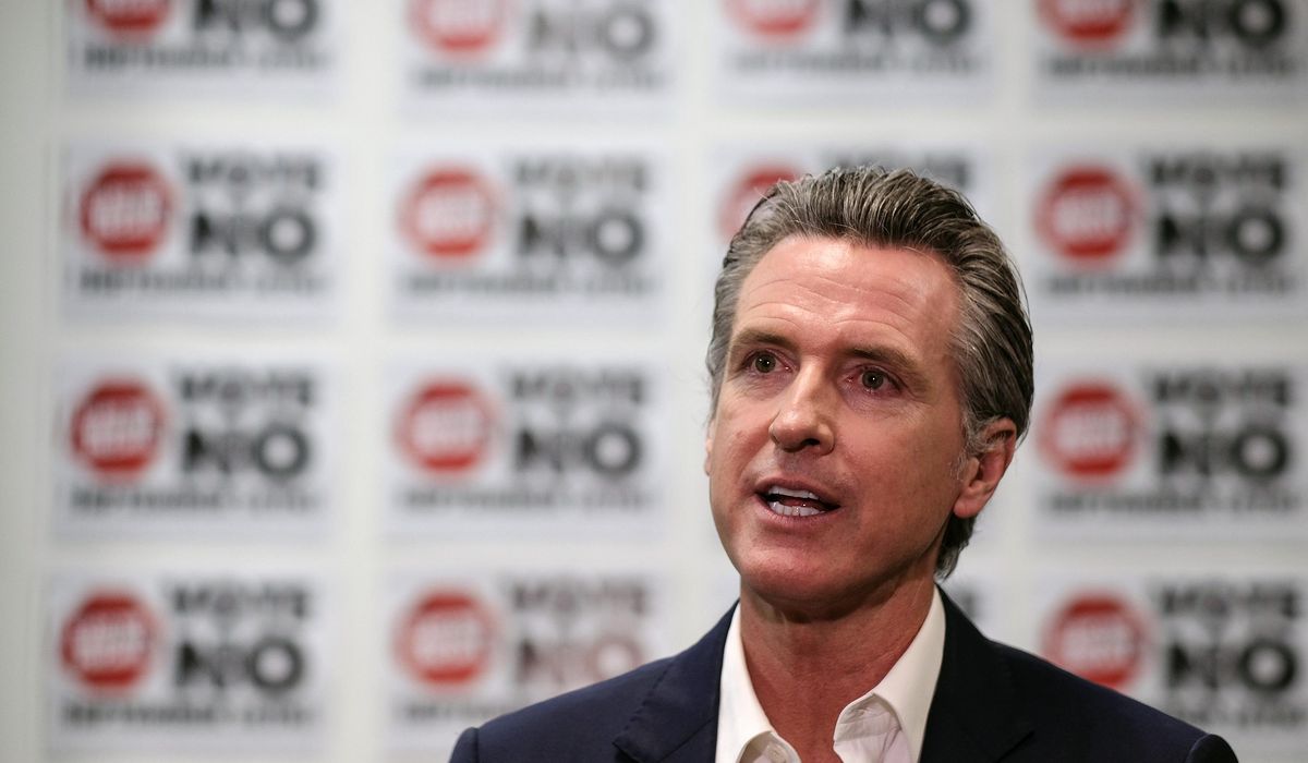 Newsome, Garcetti spotted without masks at Rams-49ers
game 1