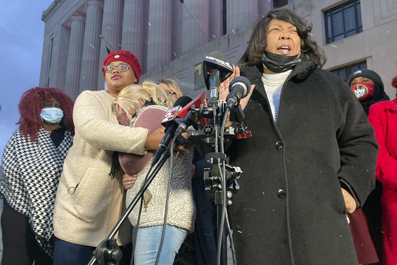 Police Chief Decommissions Officer Who Fired Final 2 Shots
When 9 Officers Opened Fire 1