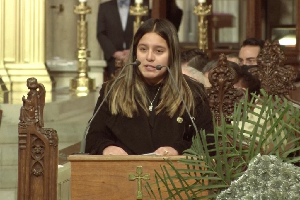 Widow of NYPD officer Jason Rivera blasts Alvin Bragg in
moving eulogy 1