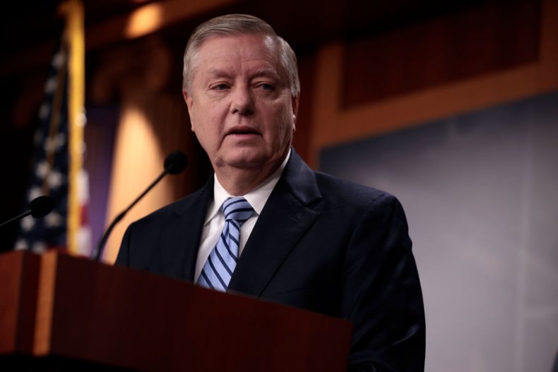 Lindsey Graham Suggests Trump Pardon Idea for 1/6 Rioters
Will Make 'Violence More Likely' 1