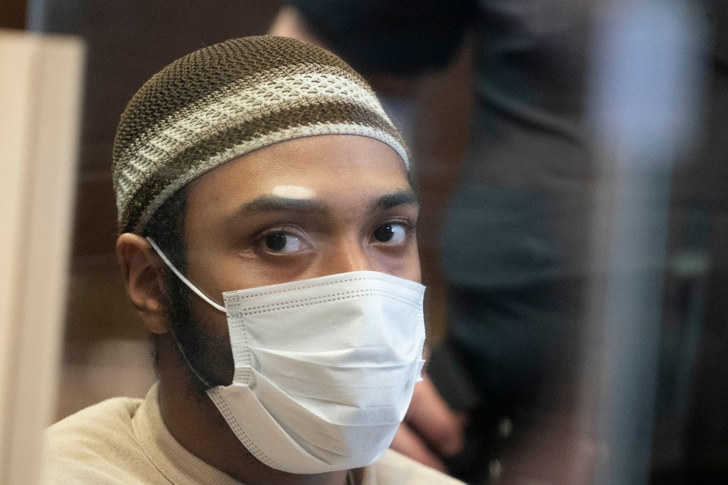 ‘Sympathetic’ prosecutors from Manhattan DA’s office lower
bond to free alleged shooter 1