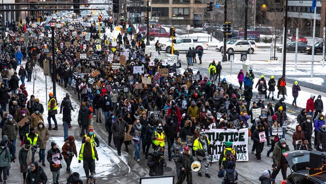 Local ACLU demands Minneapolis fire officer who shot Amir
Locke, release data on warrants 1
